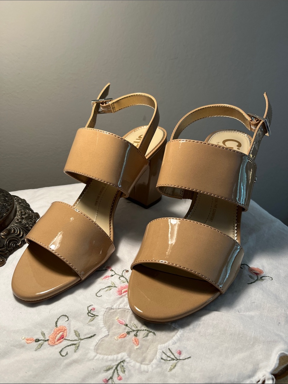 NEW Circus Sam Edelman Nude Patent Leather Block Heel Slide Sandals Size 8.5